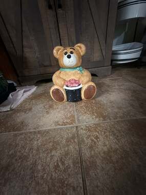 Bear cookie jar by home trends